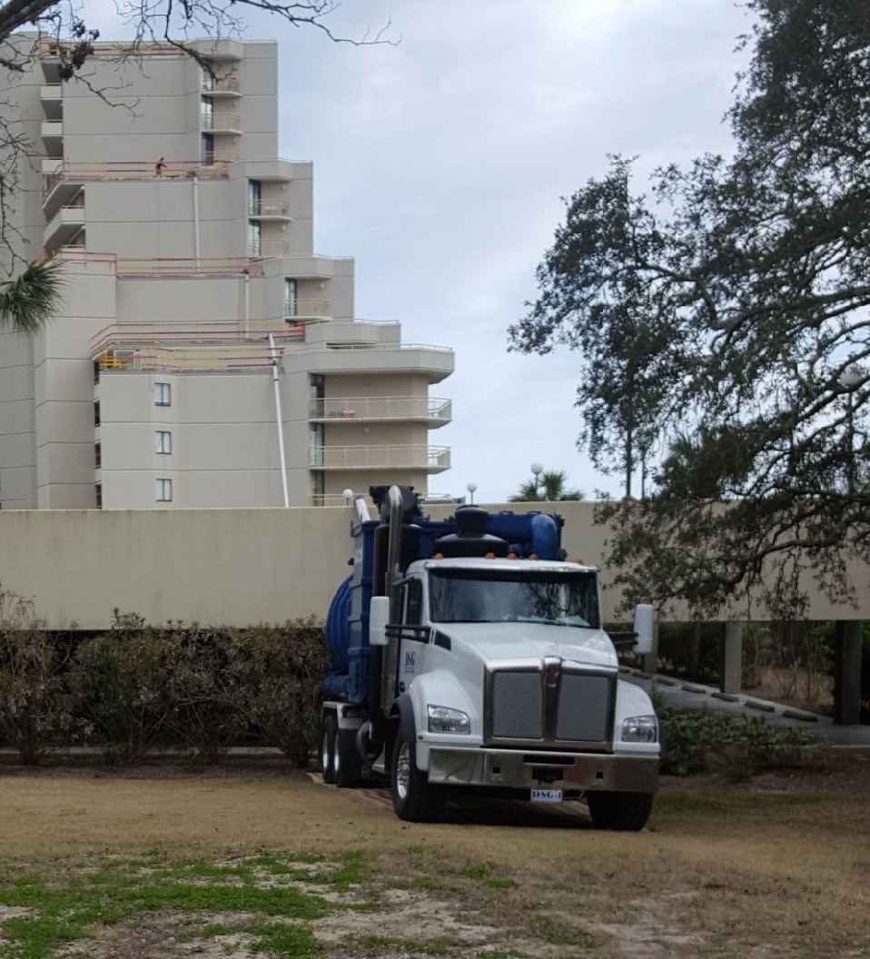 41 – Roof Vacuuming Service High Rise- FPR Vacuum Truck for Roof
