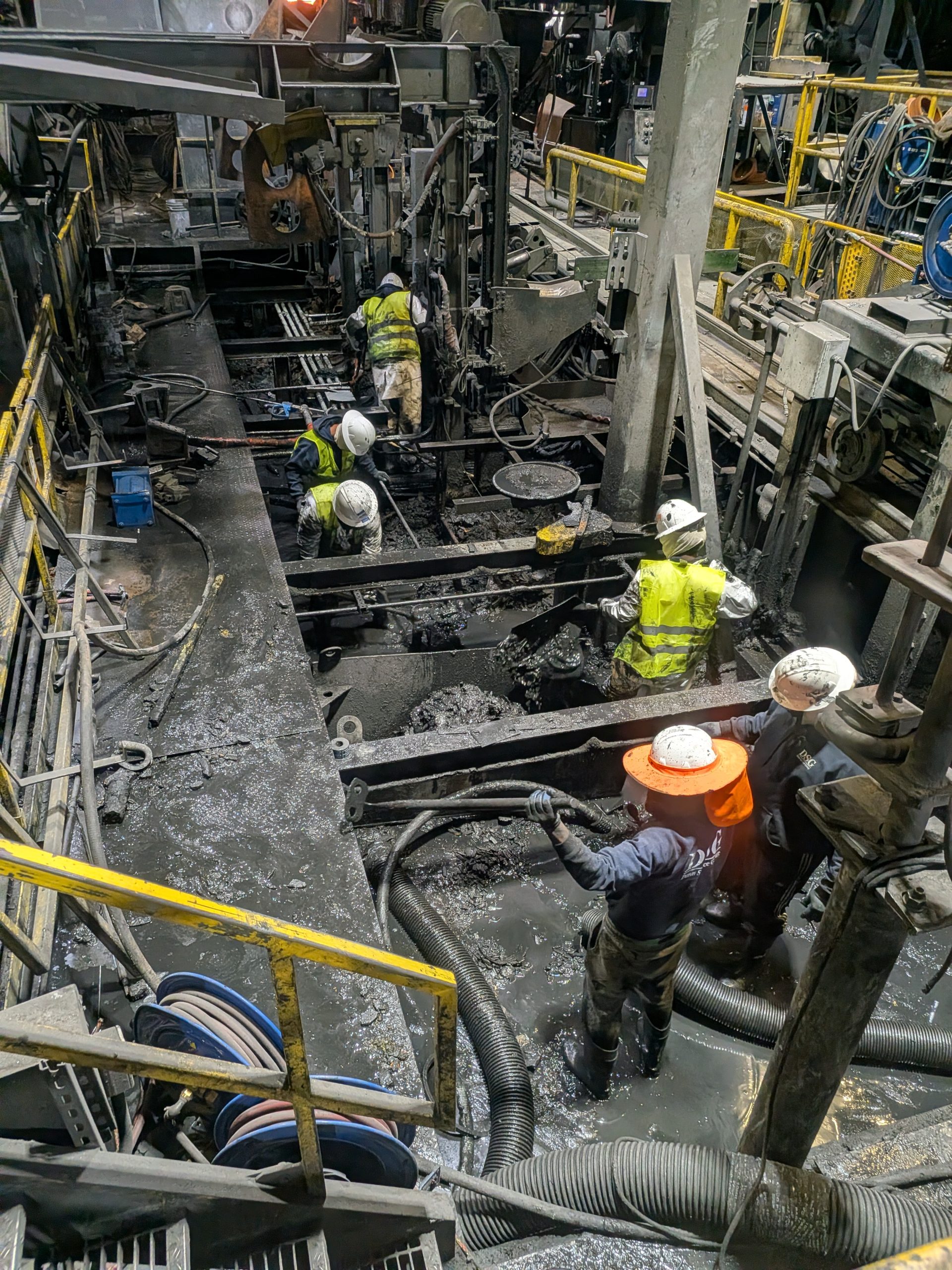 Vacuum a pit and hydroblasting